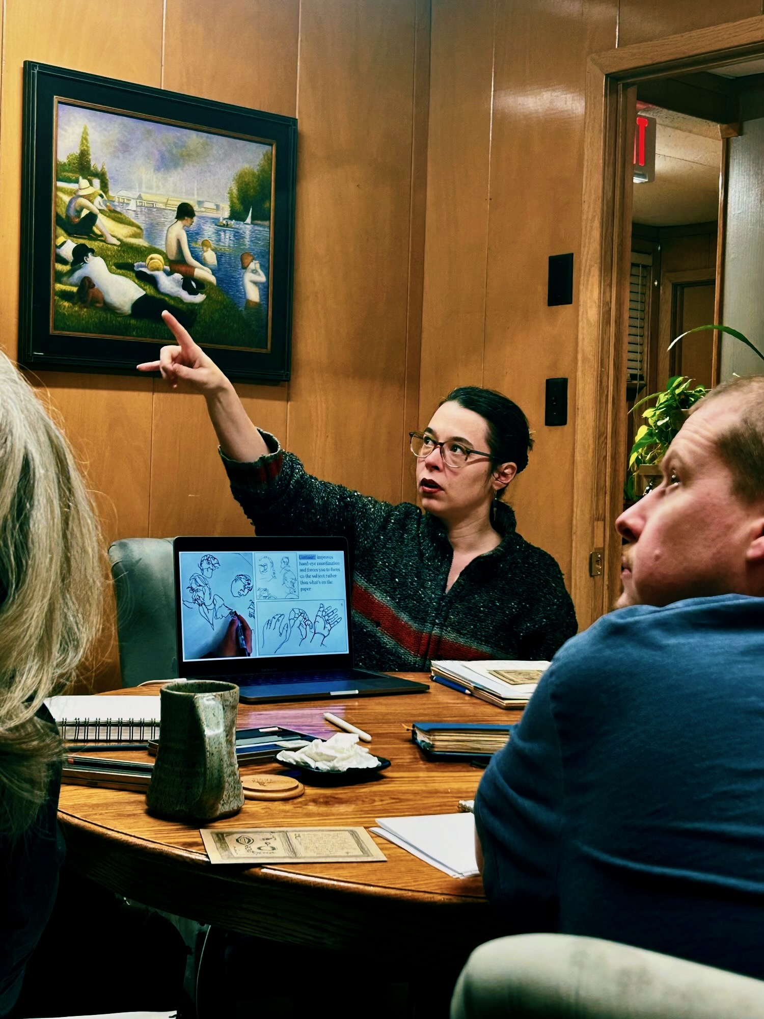 art-instructor-community-class Art instructor teaching a community class